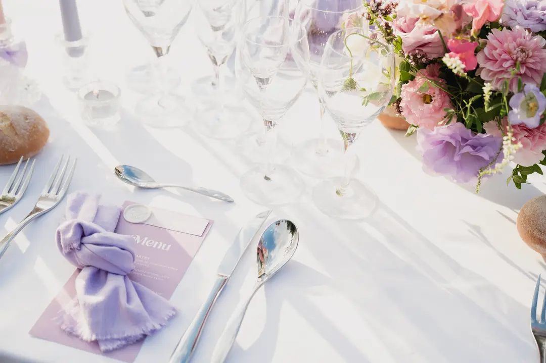 table fleurie – mariage Georgina & Daniel, Château Saint-Michel