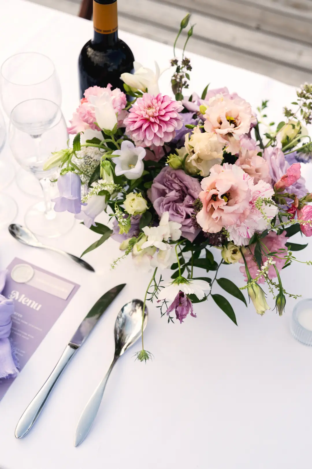 table fleurie – mariage Georgina & Daniel, Château Saint-Michel